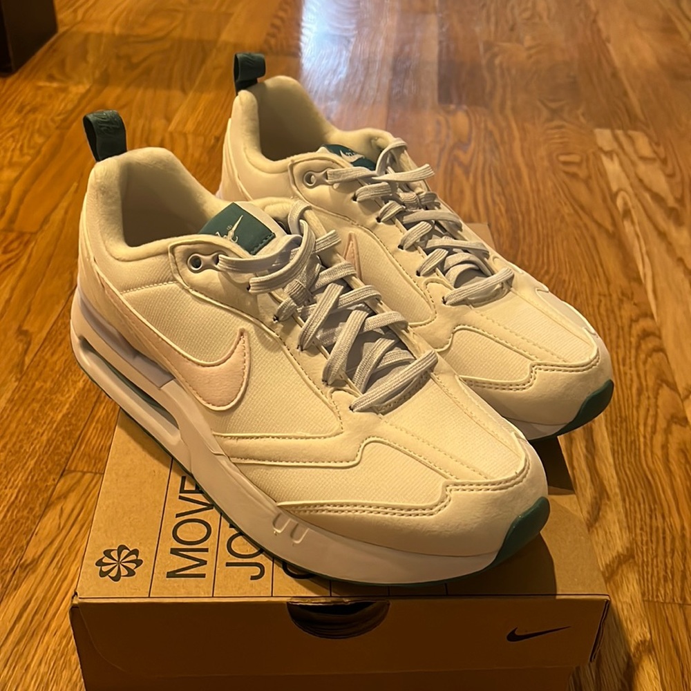 New Nike Air Max Dawn